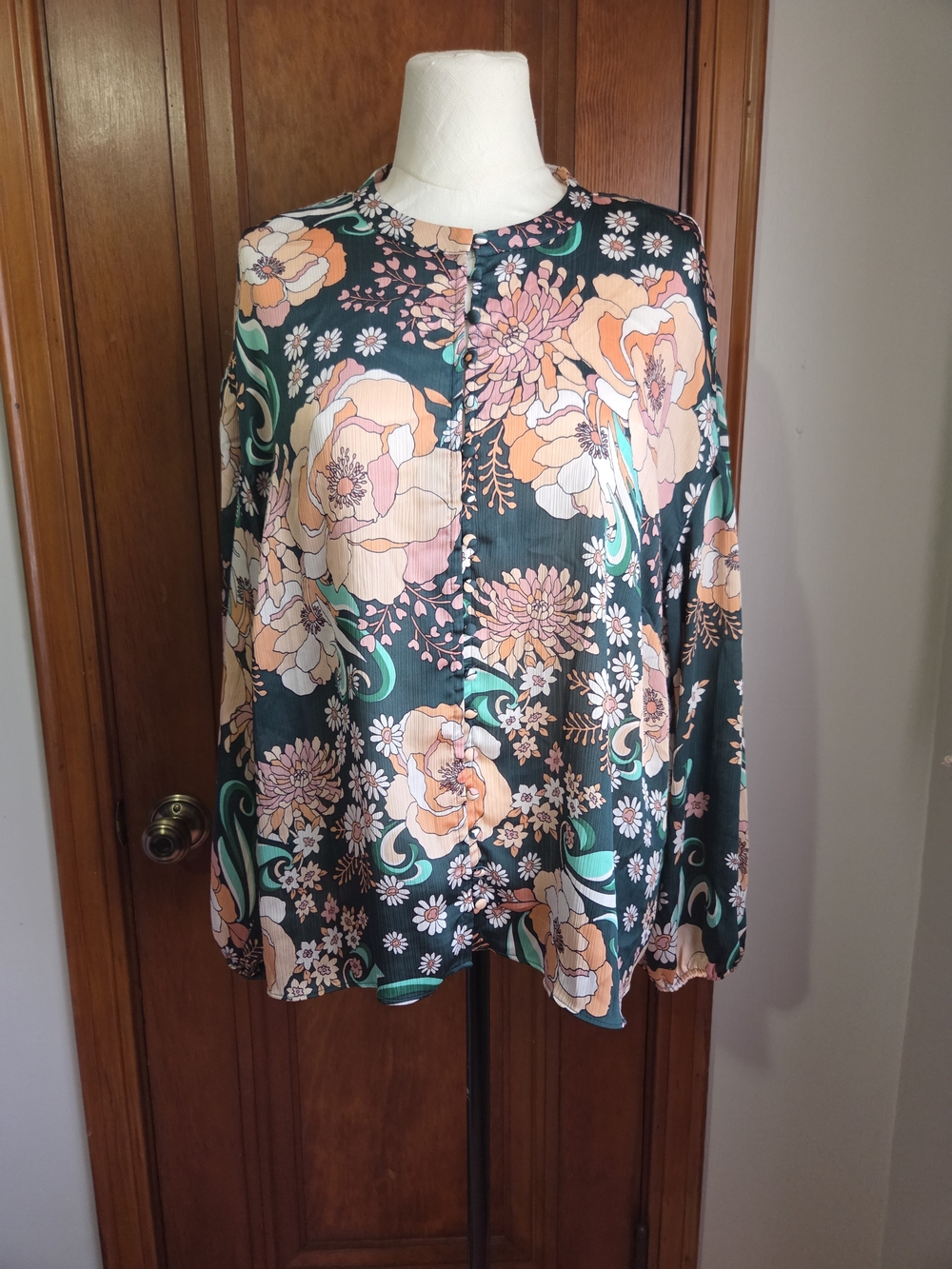 Floral Button-Front Blouse in Dark Green and Peach